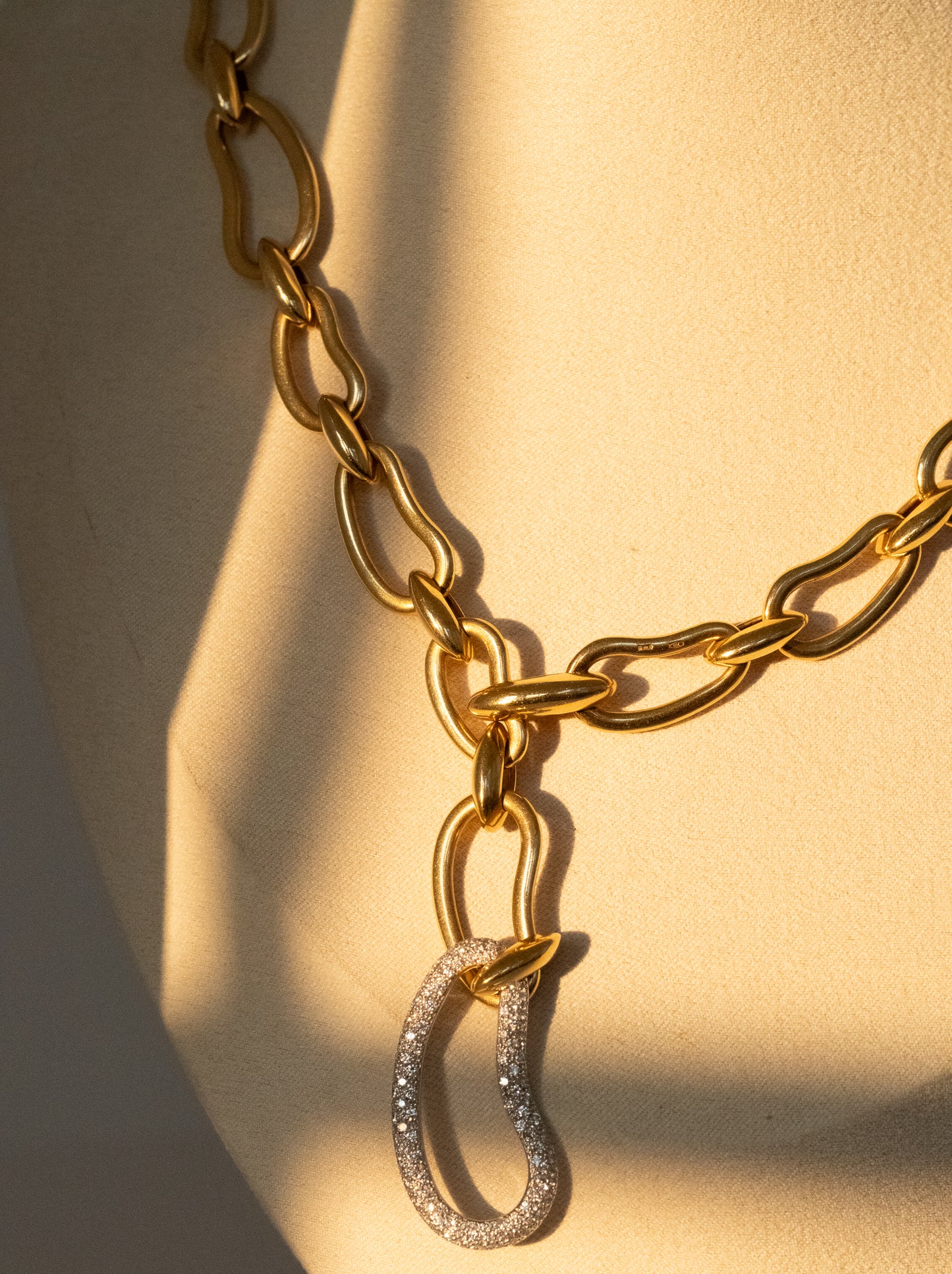 Pomellato Paisley Necklace 18K Gold with Gorgeous Diamond Link