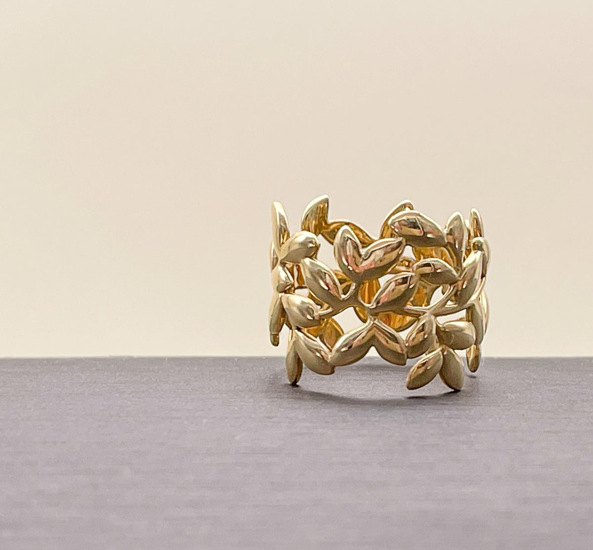 Anello Tiffany & Co Paloma Picasso in foglia d'ulivo 18 carati