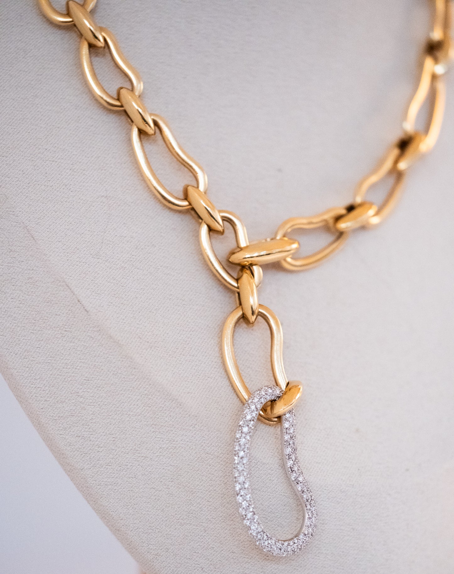 Pomellato Paisley Necklace 18K Gold with Gorgeous Diamond Link