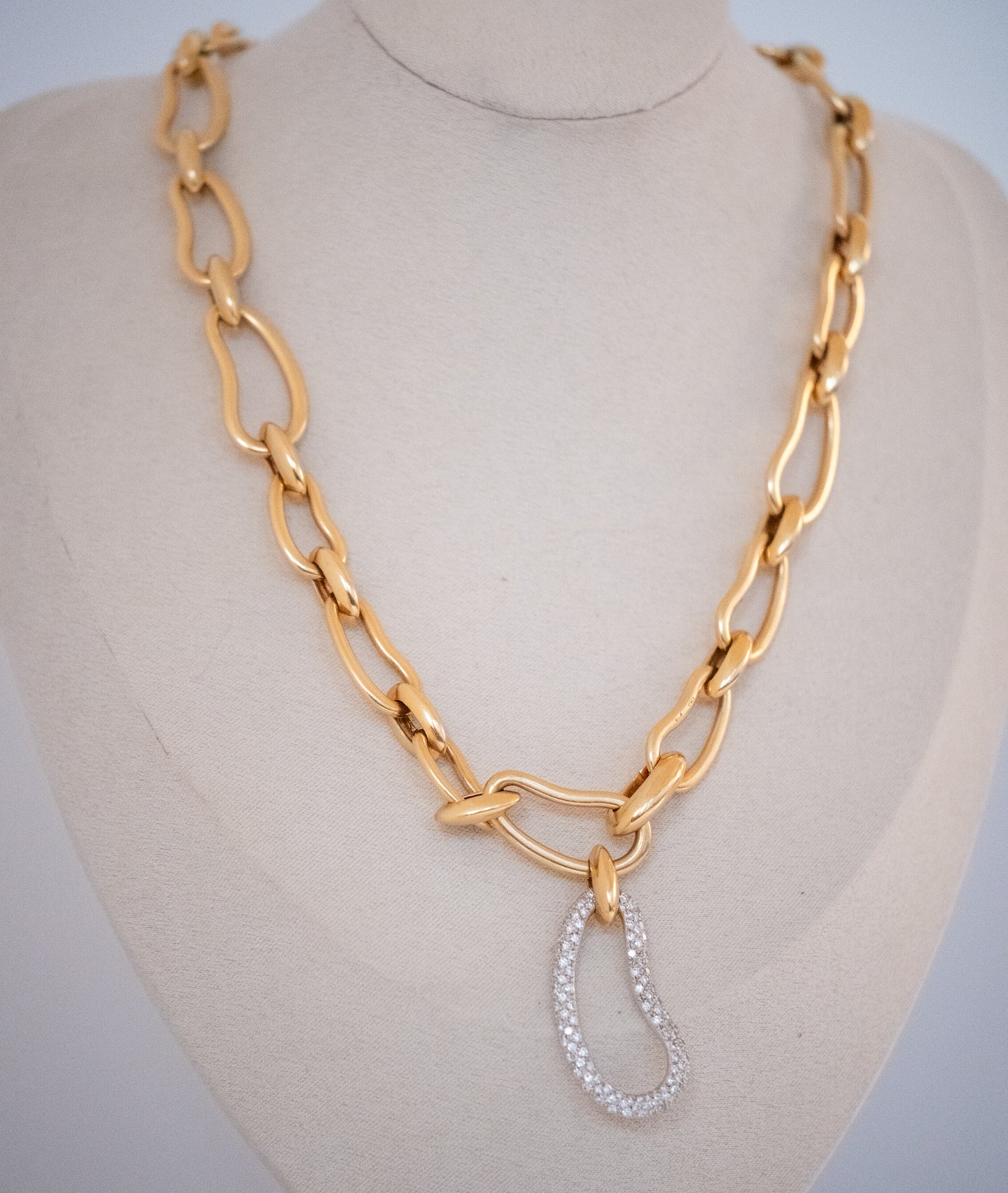 Pomellato Paisley Necklace 18K Gold with Gorgeous Diamond Link